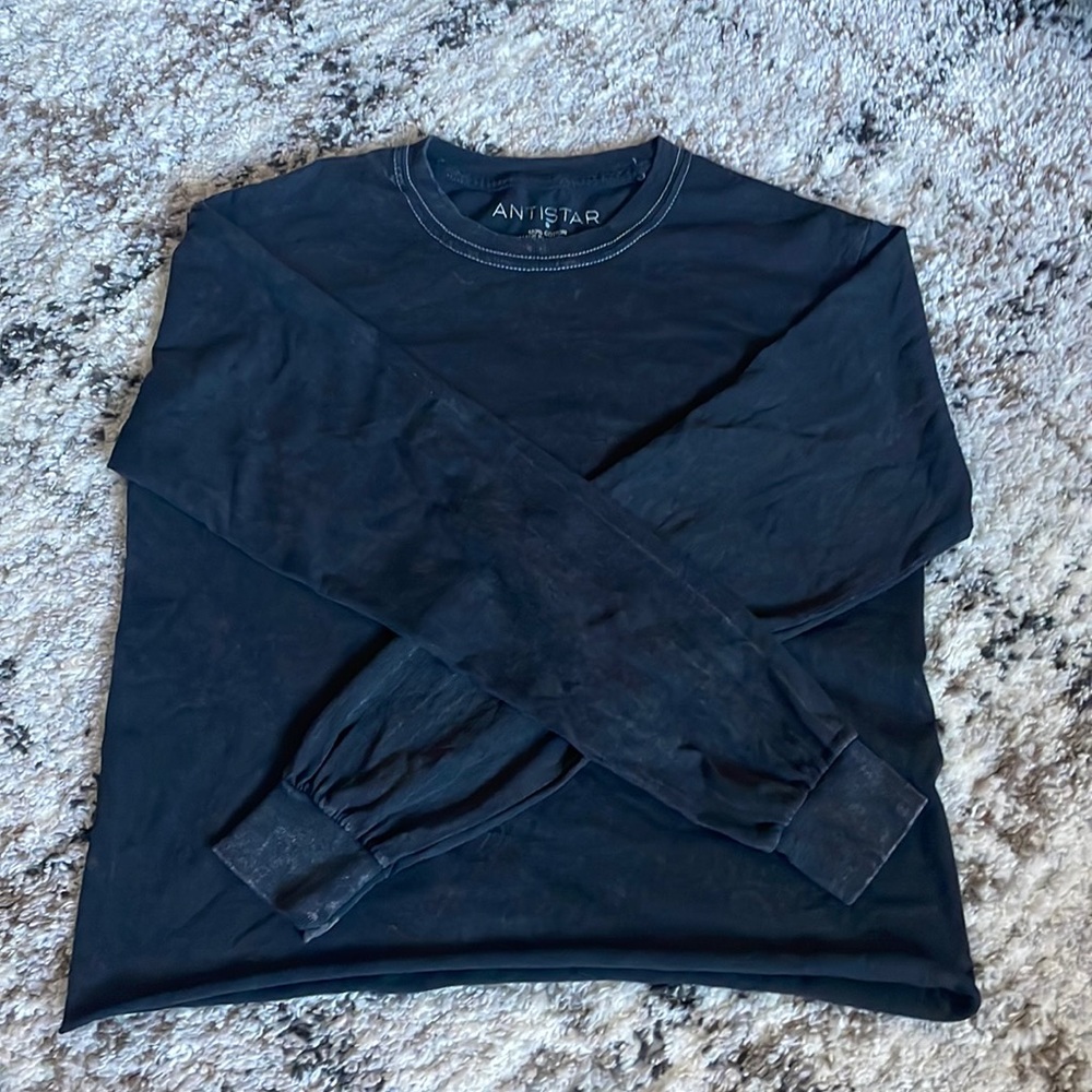 Cute cropped long-sleeve shirt!